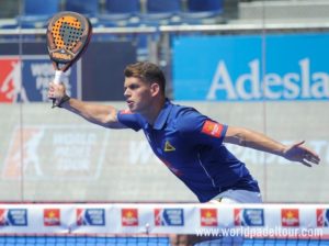 Ramiro Moyano con su pala Vibora Copperhead